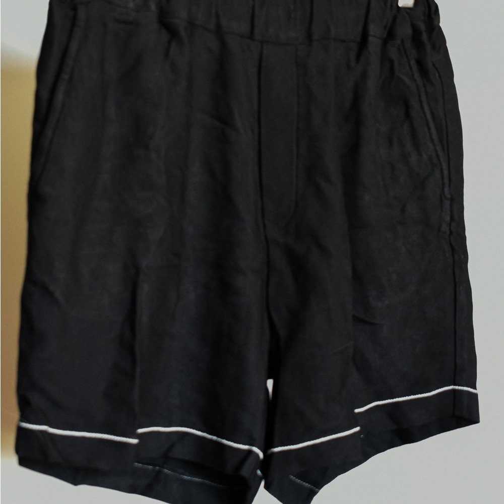BASSIKE Black Casual Shorts with contrast stitch - Picture 4 of 11
